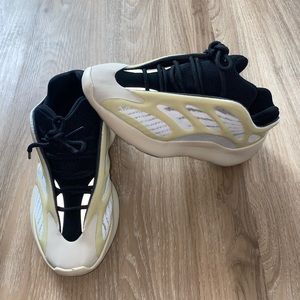 Yeezy 700 V3 Azael